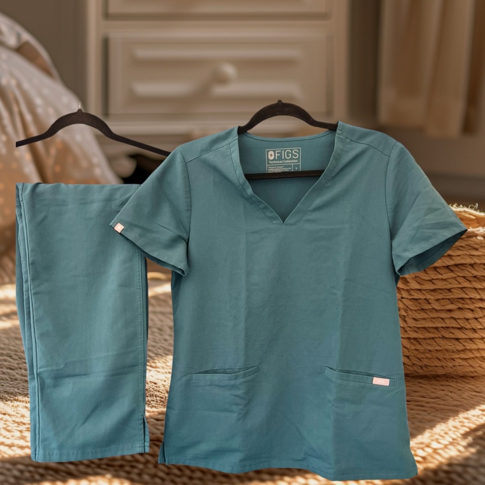 Figs Scrub set Olive color: Small Top CASMA and Medium Bottom Kade NWOT